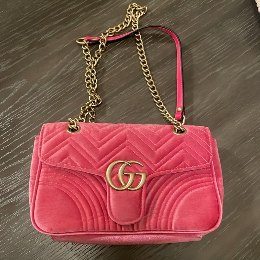 GUCCI
Velvet Matelasse GG Marmont Shoulder Bag Light Raspberry Rose
NWOT - Picture 4 of 17